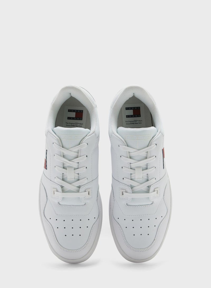 ESSENTIAL RETRO BASKETBALL TRAINERS