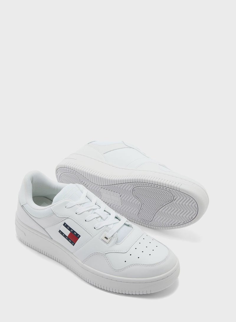 ESSENTIAL RETRO BASKETBALL TRAINERS