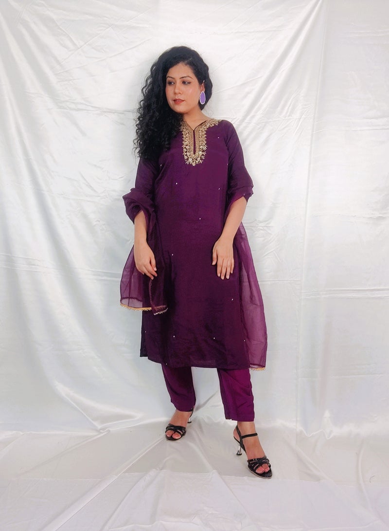 PRIYA’S PANACHE Stunning Embellished Kurta-Pant Suit with Organza Dupatta.
