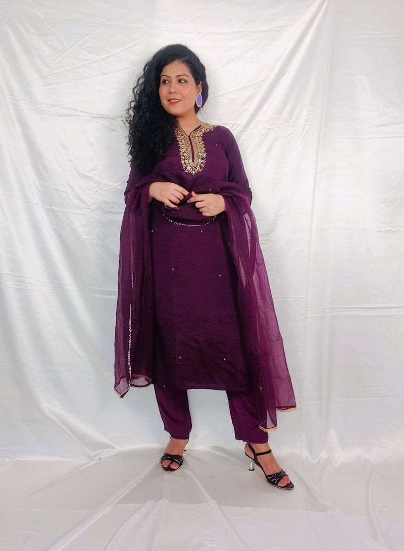 PRIYA’S PANACHE Stunning Embellished Kurta-Pant Suit with Organza Dupatta.