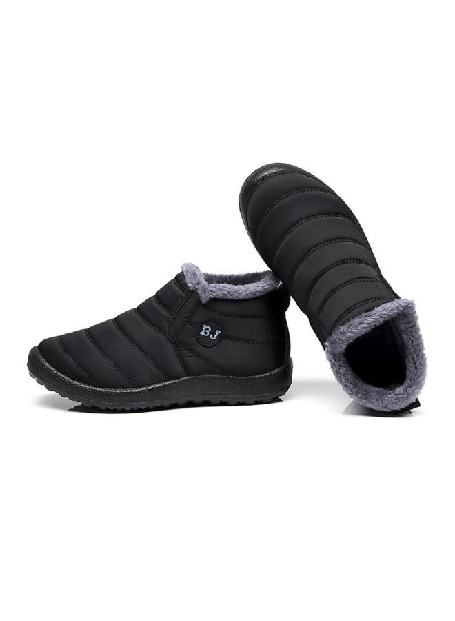 Women’s Waterproof Low Top Sneakers Black