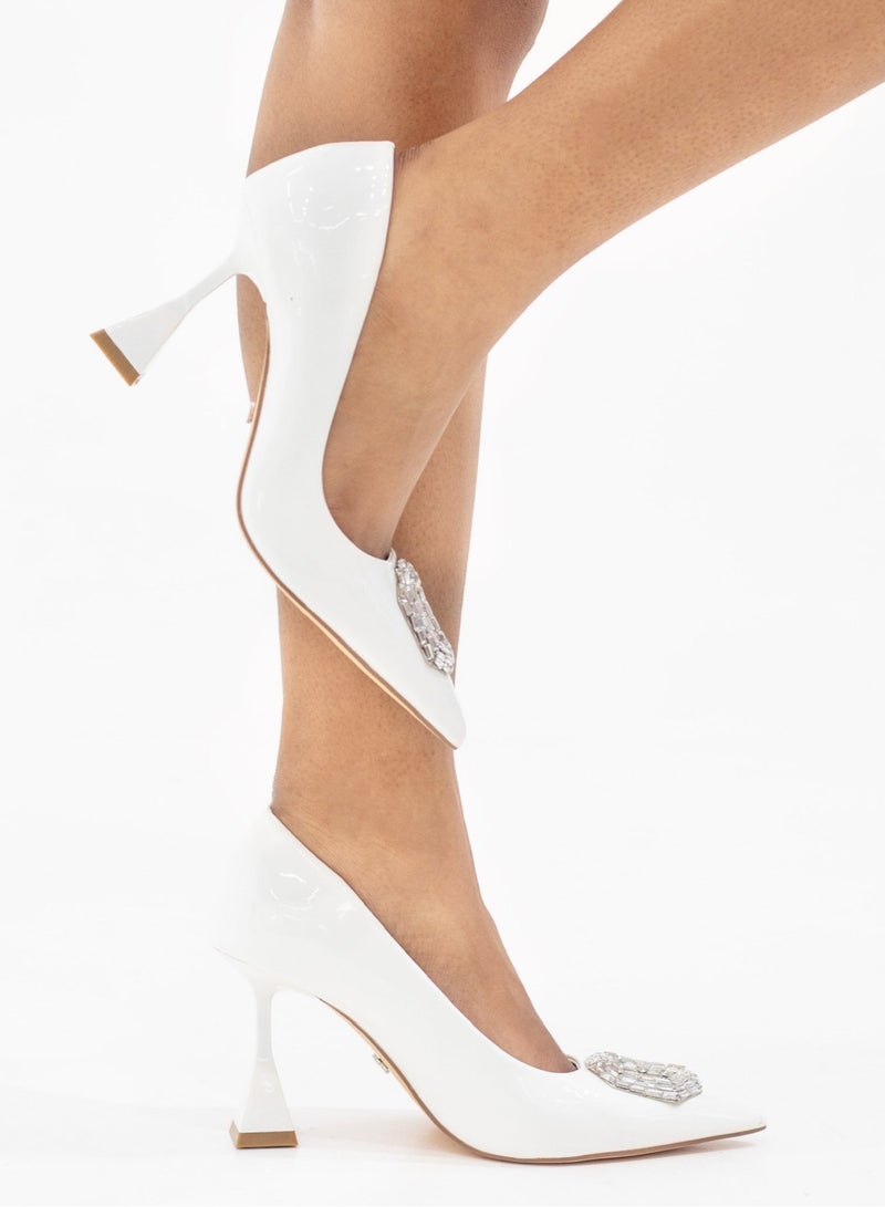 Sajna pat 9cm heel court with oct diamante trim white