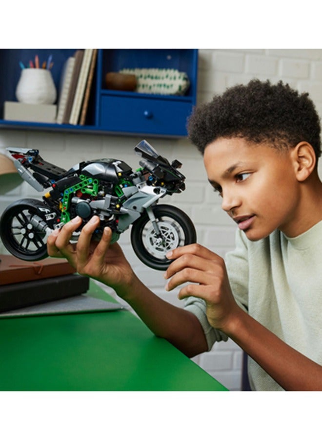 42170 Technic Kawasaki Ninja H2R Motorcycle Toy, Vehicle Gift For Kids, Collectible Building Set For Boys And Girls Aged 10 And Over, Scale Model Kit For Independent Play (643 Pieces)
