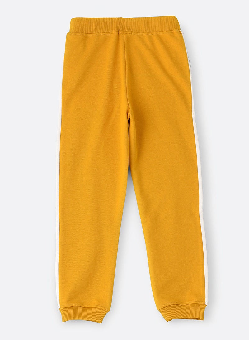 Solid jogger with elastic at bottom