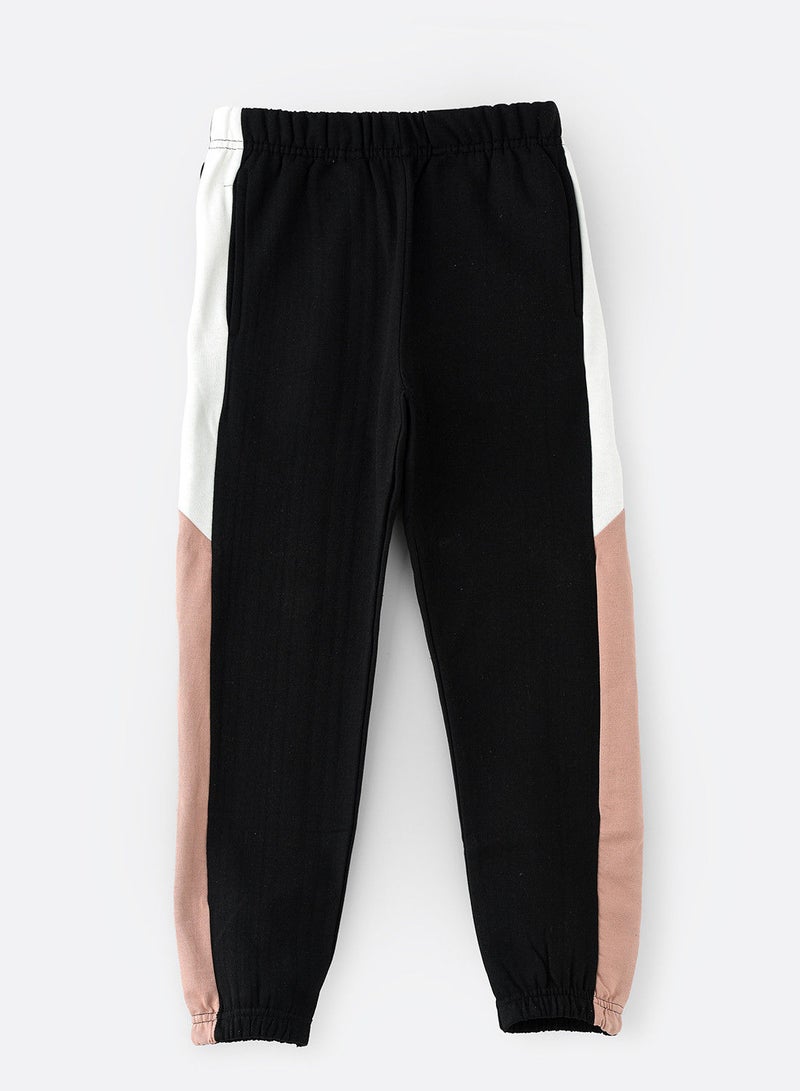 Knitted jogger with multi fabric at side seam