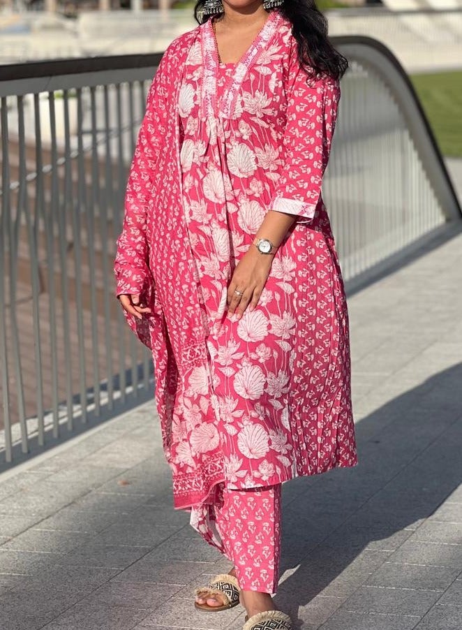 IndHeritage -  Eid kurti set collection - Premium cotton 3pc A line kurti set / salwar suit with embroidery & mirror work - Pink & white colour floral designed pants & dupatta - Indian Kurti Set IDH00163