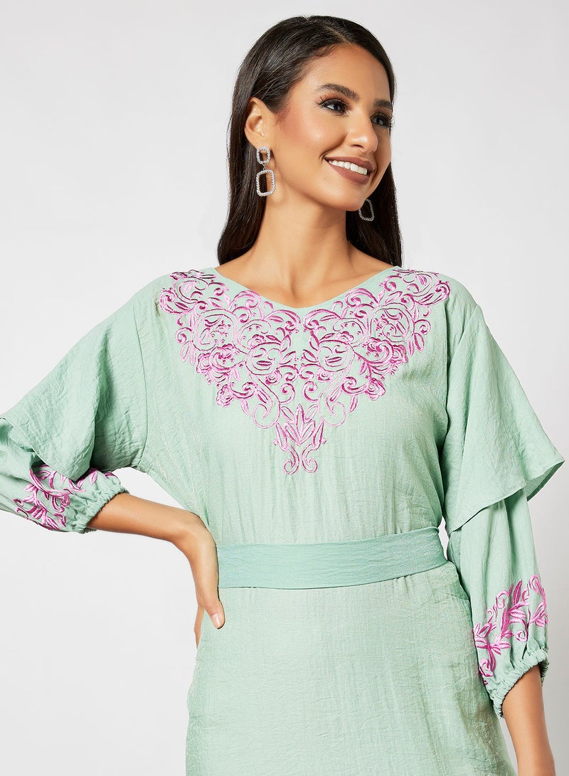 Jalabiya With Embroidery In Front In Half Sleeves With Belt