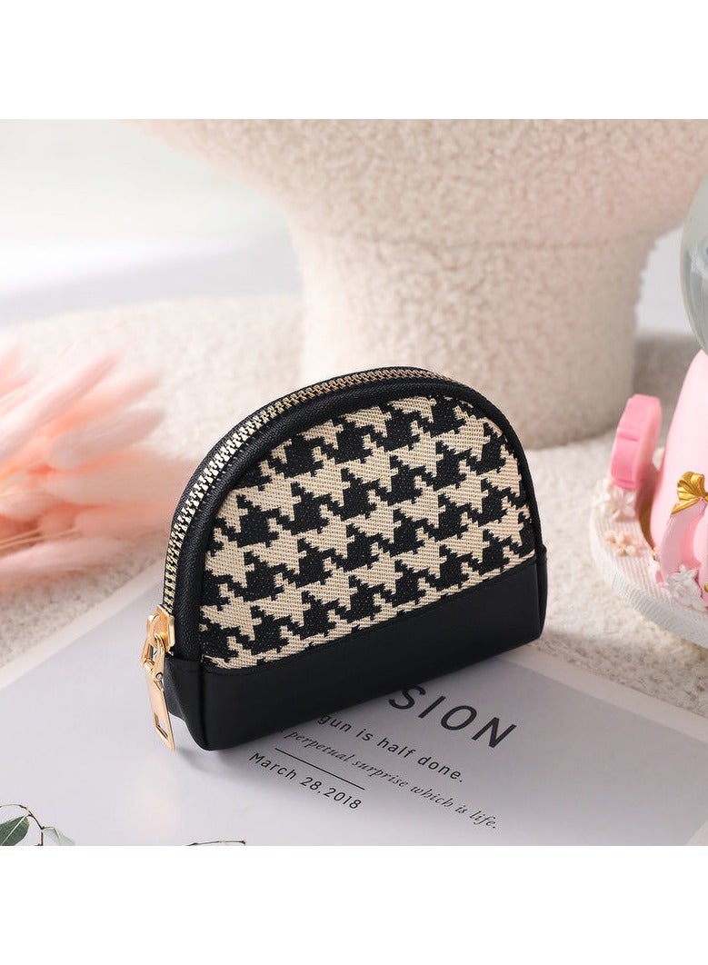 Pure color coin purse with zipper, high-quality leather, strong and durable. Lightweight and three-dimensional, stylish and simple. Large capacity, delicate and durable. Multi-card design,easy to use.