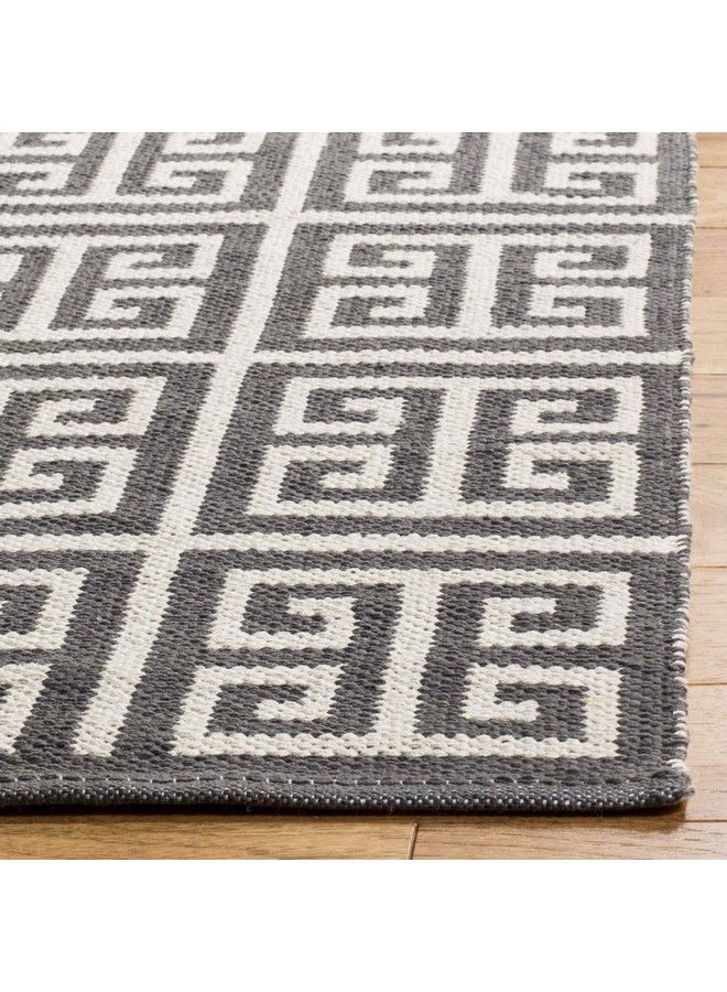 Montauk Collection Accent Rug 2'6