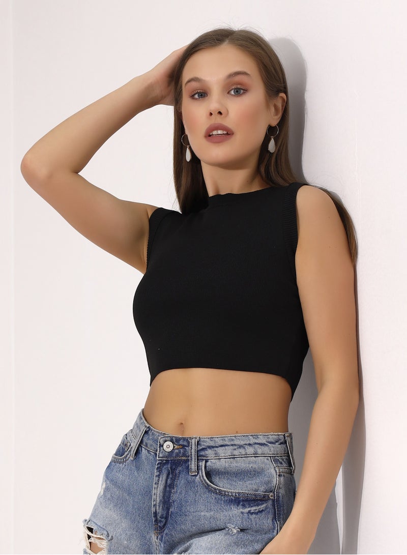 Elegant CROP TOP With An Round Neckline And High Quality