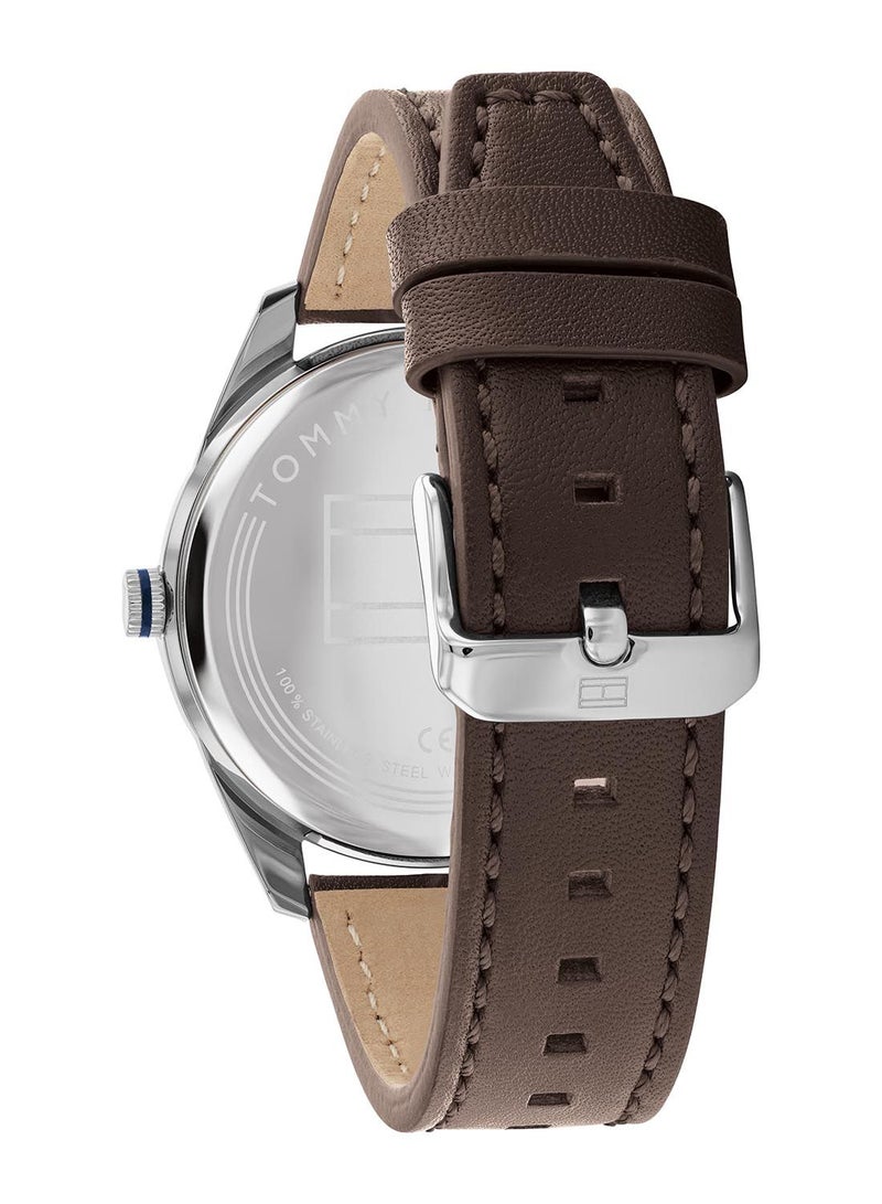 Leather Analog Wrist Watch 1710458
