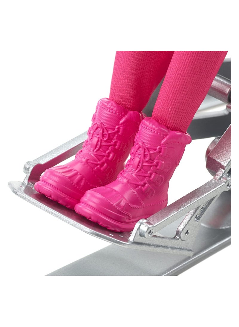 Barbie Winter Sports para Alpine Skier Brunette Doll (12 in) with Shirt, Pants, Helmet, Gloves, Pole, Sit Ski & Trophy, Great Gift for Ages 3 and Up