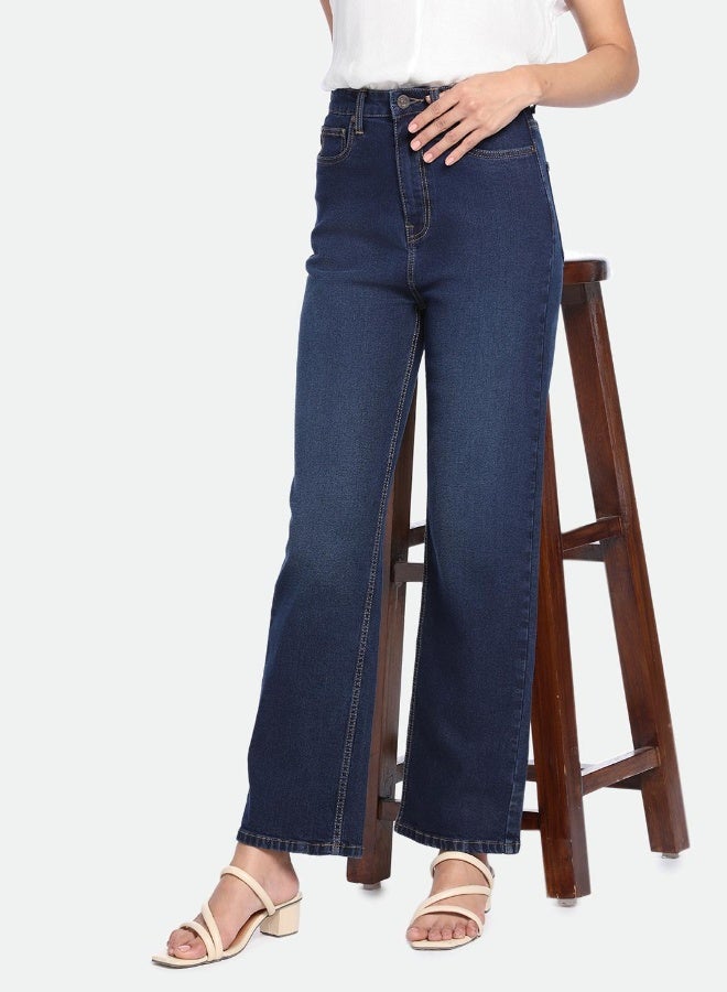 Straight Fit Indigo Jeans – Classic and Versatile