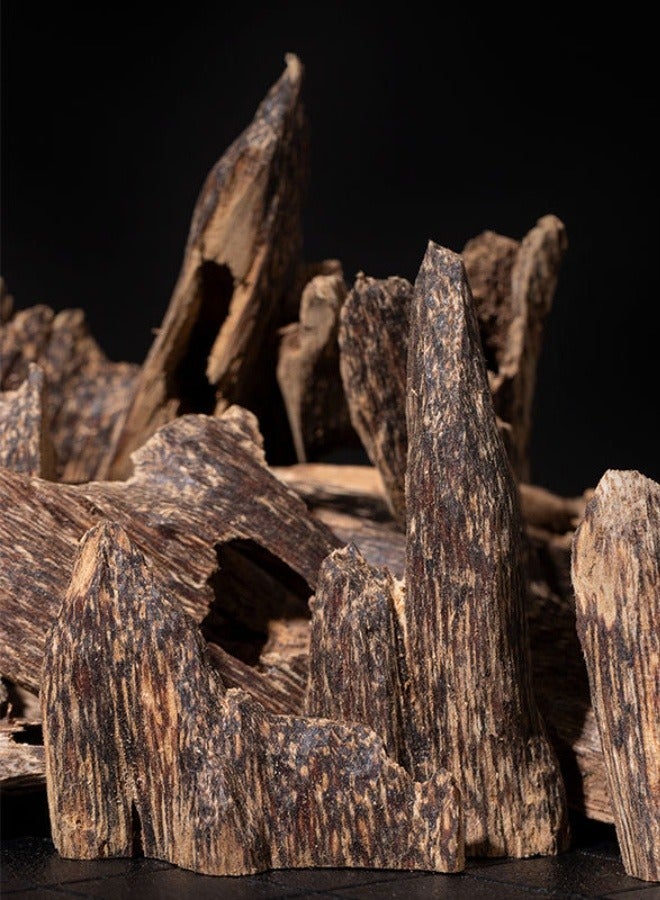 Natural Hainan high-grade high-oil old material insect leakage raw material ornaments, agarwood insect eye incense on the stove, long-lasting soothing and sleep incense