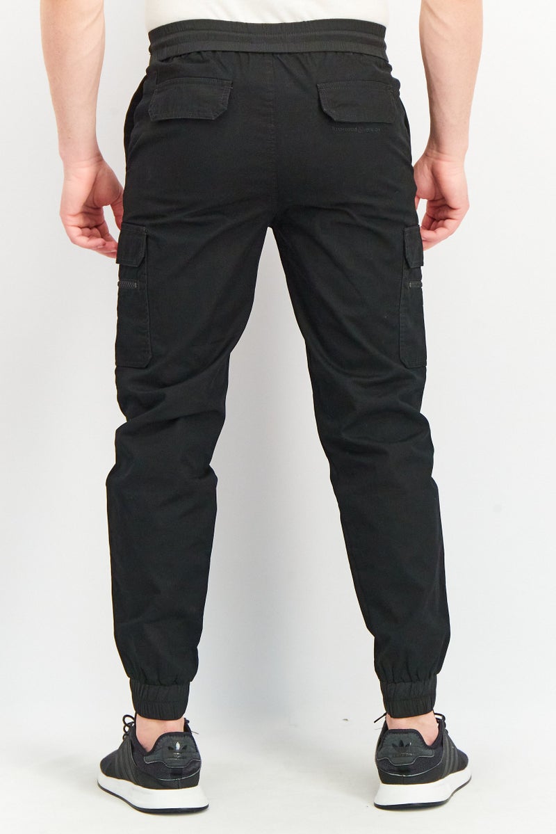 Men Regular Fit Solid Cargo Pants, Pure Black