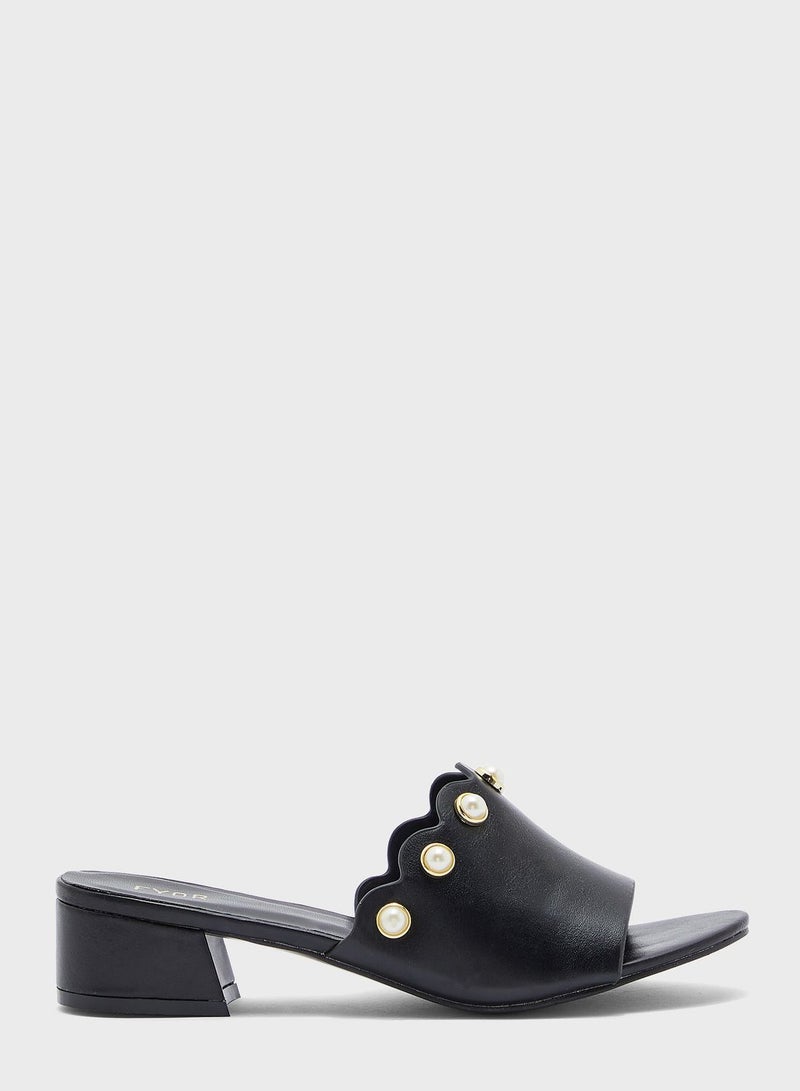 Cut Out Low Heel Sandal Black