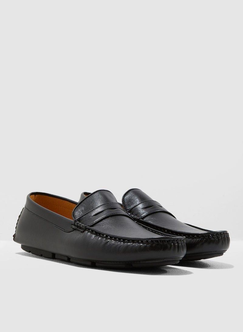 Classic Saddle Detail Moccasins
