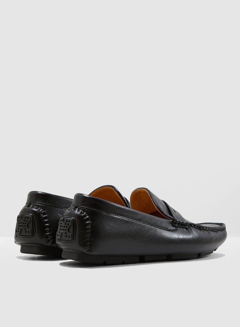Classic Saddle Detail Moccasins
