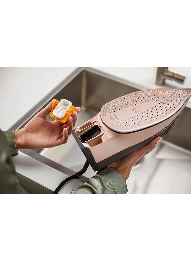 Steam Iron Series 8000 - 80g/min Continuous Steam, 350 ml 3000 W DST8041/86 Gold/Black