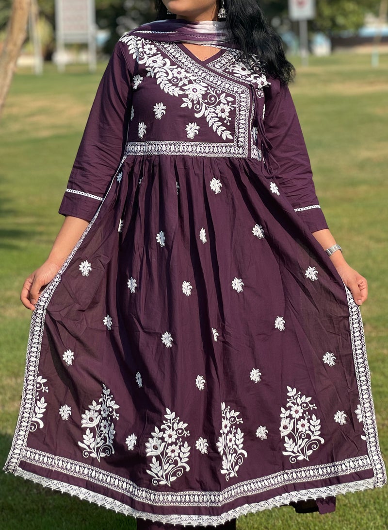 IndHeritage - Eid kurti set collection - Premium purple cotton 3pc kurti set / salwar suit with white floral embroidery - Comes with top, pants & dupatta - Indian Kurti Set IDH00175