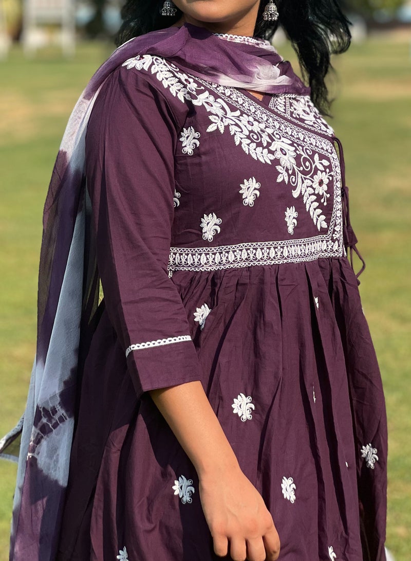 IndHeritage - Eid kurti set collection - Premium purple cotton 3pc kurti set / salwar suit with white floral embroidery - Comes with top, pants & dupatta - Indian Kurti Set IDH00175