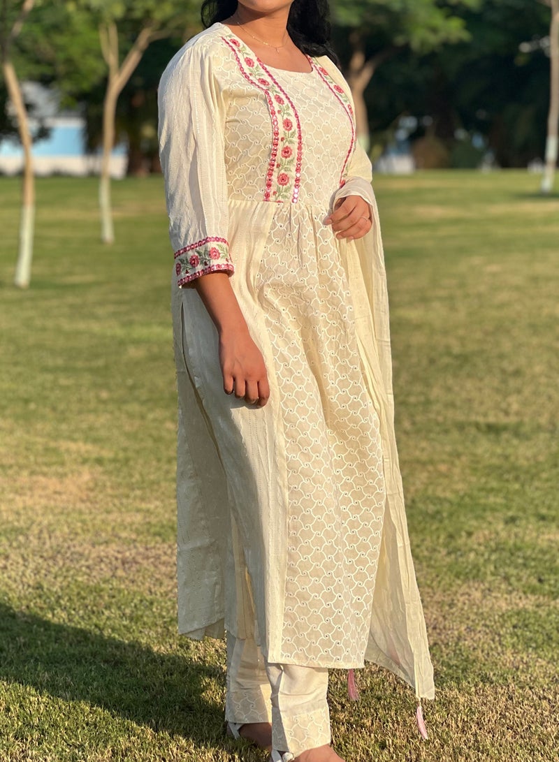 IndHeritage - Premium Off white cotton 3pc kurti set / salwar suit with pink & green floral embroidery & mirror work - Comes with top, pants & dupatta - Indian Kurti Set IDH00177