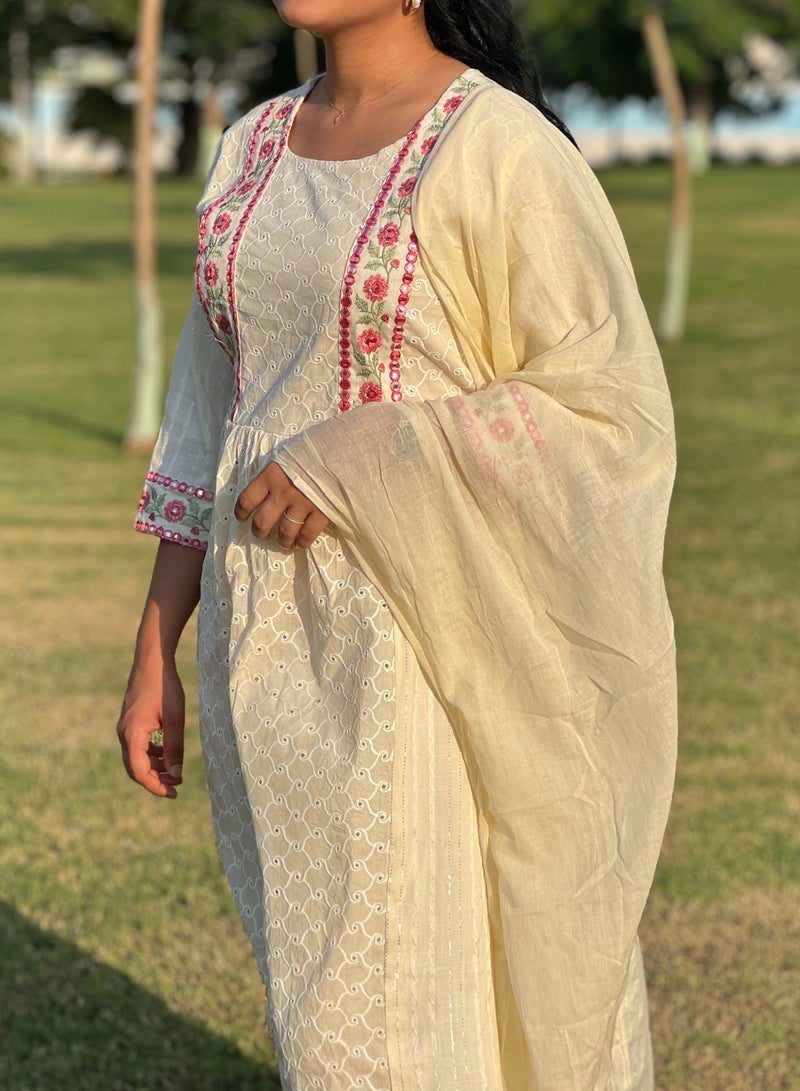 IndHeritage - Premium Off white cotton 3pc kurti set / salwar suit with pink & green floral embroidery & mirror work - Comes with top, pants & dupatta - Indian Kurti Set IDH00177