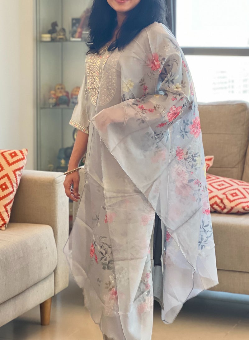 IndHeritage - Eid kurti set collection - Premium light grey colour rayon silk 3pc kurti set / salwar suit with floral embroideries & embellishments - Comes with top, pants & dupatta - Indian Kurti Set IDH00178