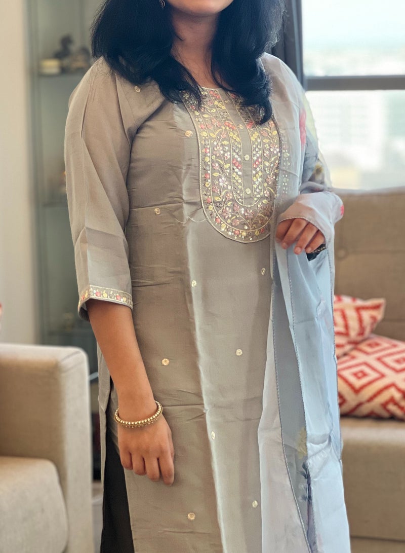 IndHeritage - Eid kurti set collection - Premium light grey colour rayon silk 3pc kurti set / salwar suit with floral embroideries & embellishments - Comes with top, pants & dupatta - Indian Kurti Set IDH00178