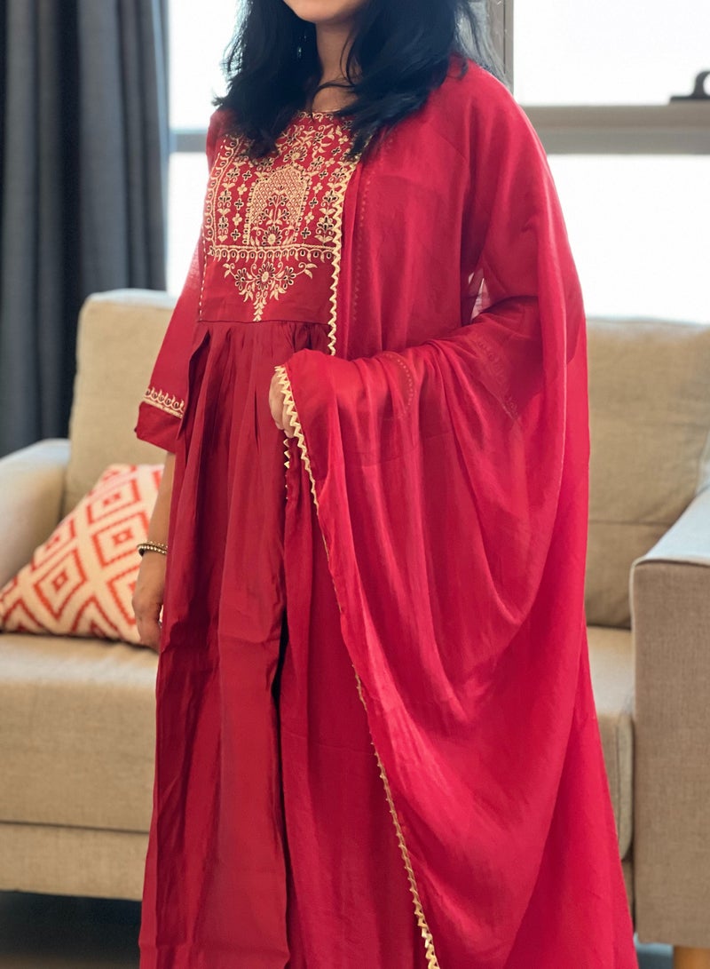 IndHeritage - Diwali collection - Premium red colour rayon silk 3pc kurti set / salwar suit with red & blue embroideries & embellishments - Comes with top, pants & dupatta - Indian Kurti Set IDH00184