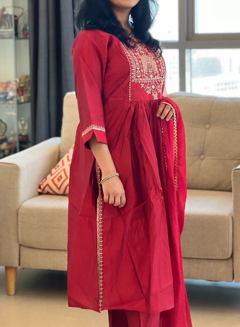 IndHeritage - Diwali collection - Premium red colour rayon silk 3pc kurti set / salwar suit with red & blue embroideries & embellishments - Comes with top, pants & dupatta - Indian Kurti Set IDH00184