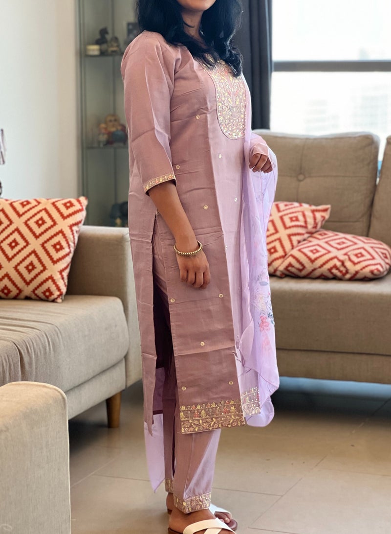IndHeritage - Premium lavender colour rayon silk 3pc kurti set / salwar suit with floral embroideries & embellishments - Comes with top, pants & dupatta - Indian Kurti Set IDH00182