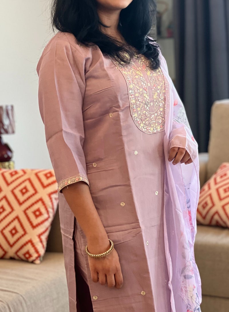IndHeritage - Premium lavender colour rayon silk 3pc kurti set / salwar suit with floral embroideries & embellishments - Comes with top, pants & dupatta - Indian Kurti Set IDH00182