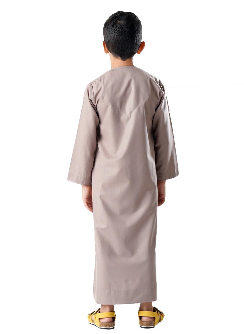 Kids Kandoora Thobe: Embrace Tradition with this Arabic Muslim Wear for Boys - Ideal for Islamic Prayers and Stylish Dressing. Superior Craftsmanship for Comfort.