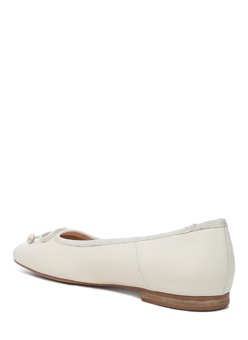 Square-Toe Bow Ballerinas in Beige