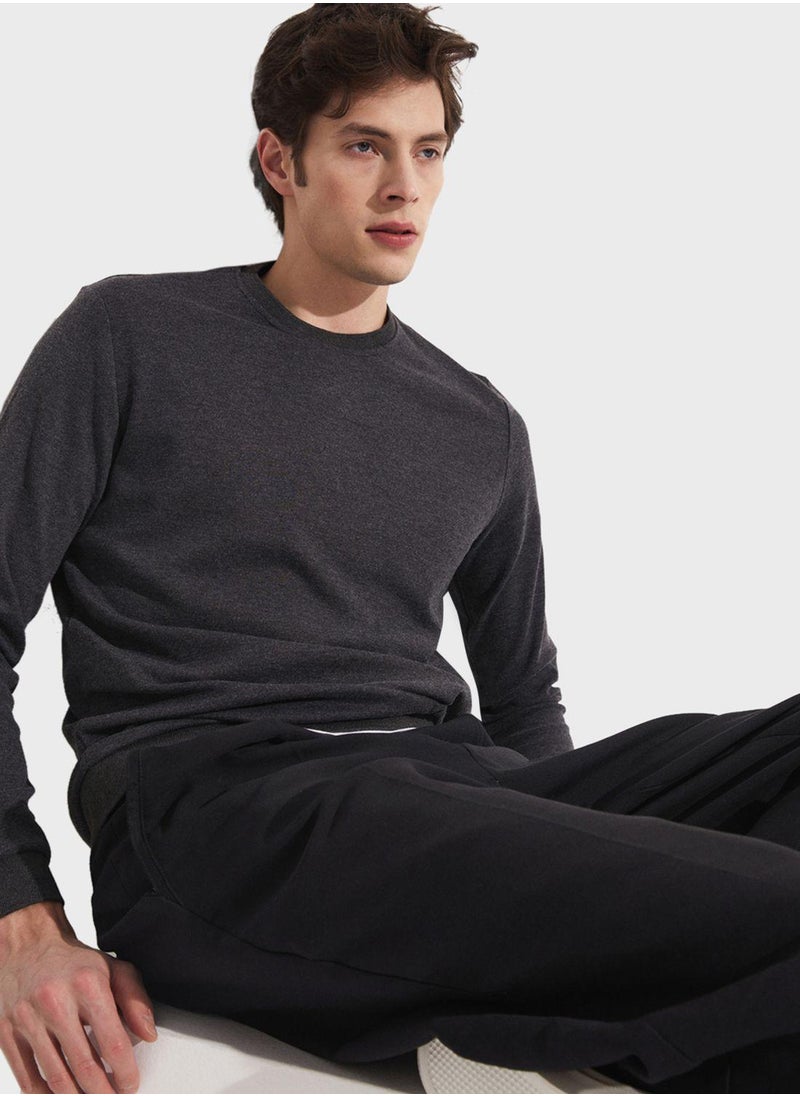 Essetial Crew Neck Sweatshirt