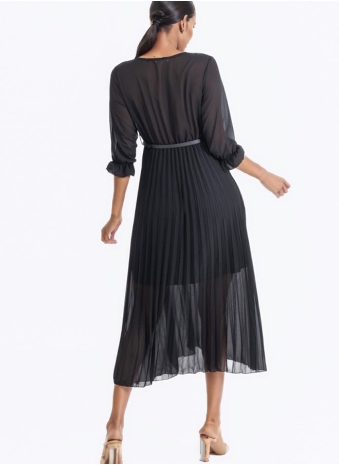 Stylish Black Pleated Dress with Belt