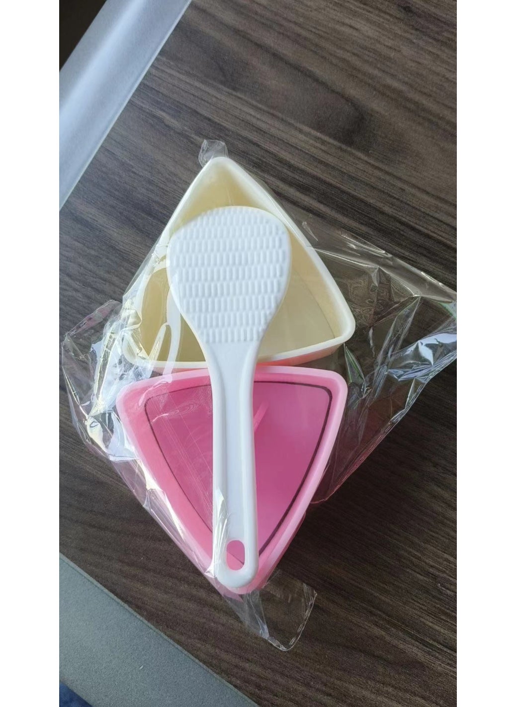 1 x 5 pcs Japanese Triangle Onigiri Mold for Large Bento Sushi A pink plus a beige plus a rice spoon (OPP packaging)