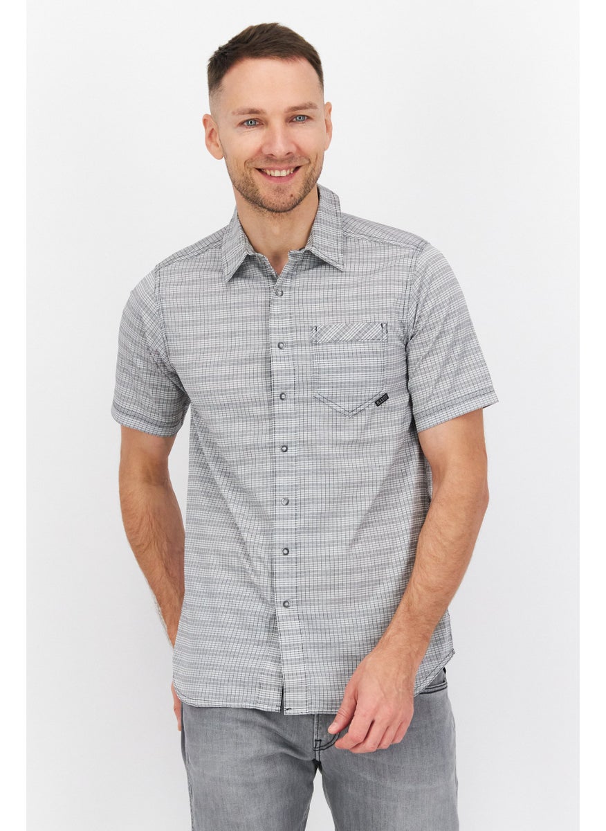 Men Regular Fit Plaid Short Sleeve Casual Shirts, Light Grey