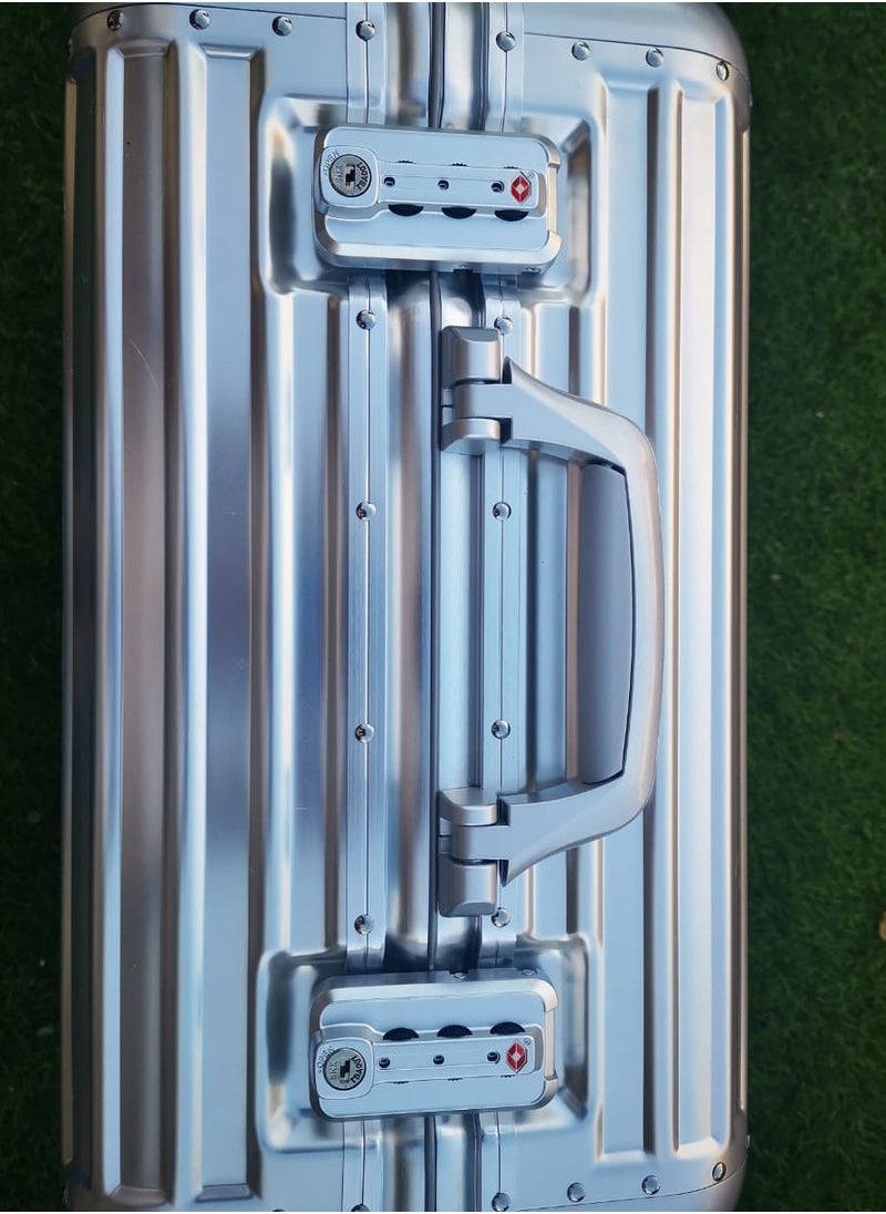 Aluminium Frame Suitcase TSA Lock  Luggage Cabinet Size