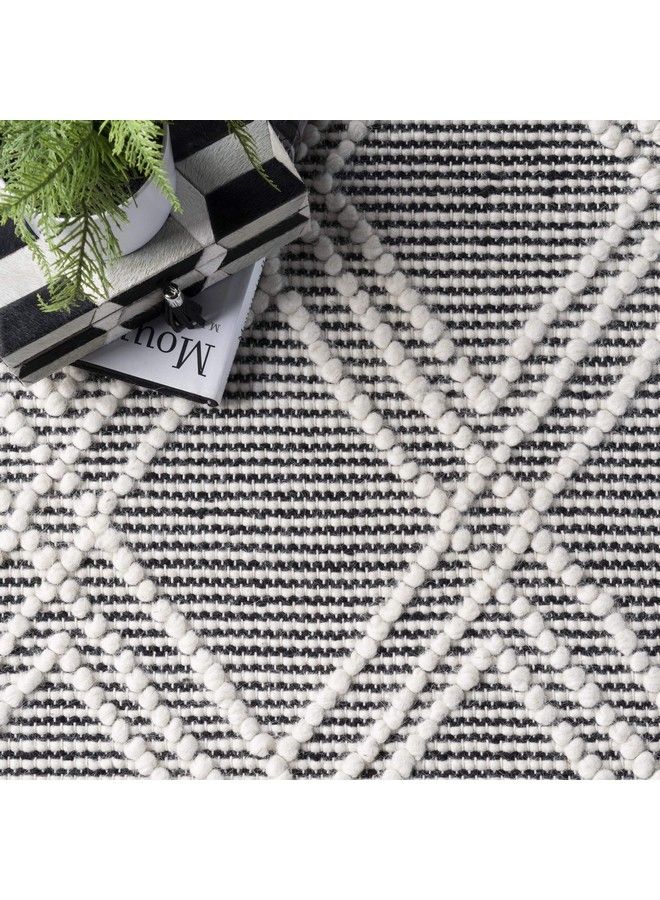 Natti Contemporary Trellis Runner Rug 2' 6