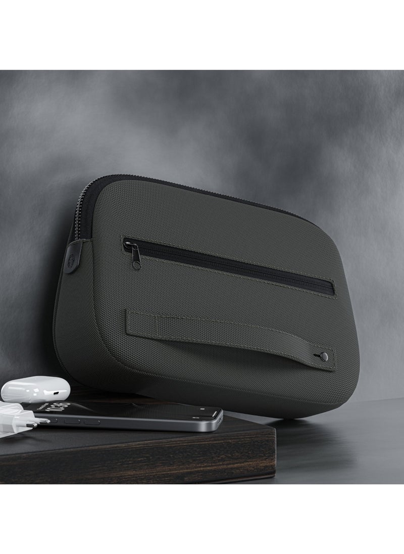 Museo Clutch Bag / Anti-Slip Fabric Material / Water-Resistant Exterior / Sturdy Handle / Easy to Carry / Ergonomic Design / Multiple Compartments - Green