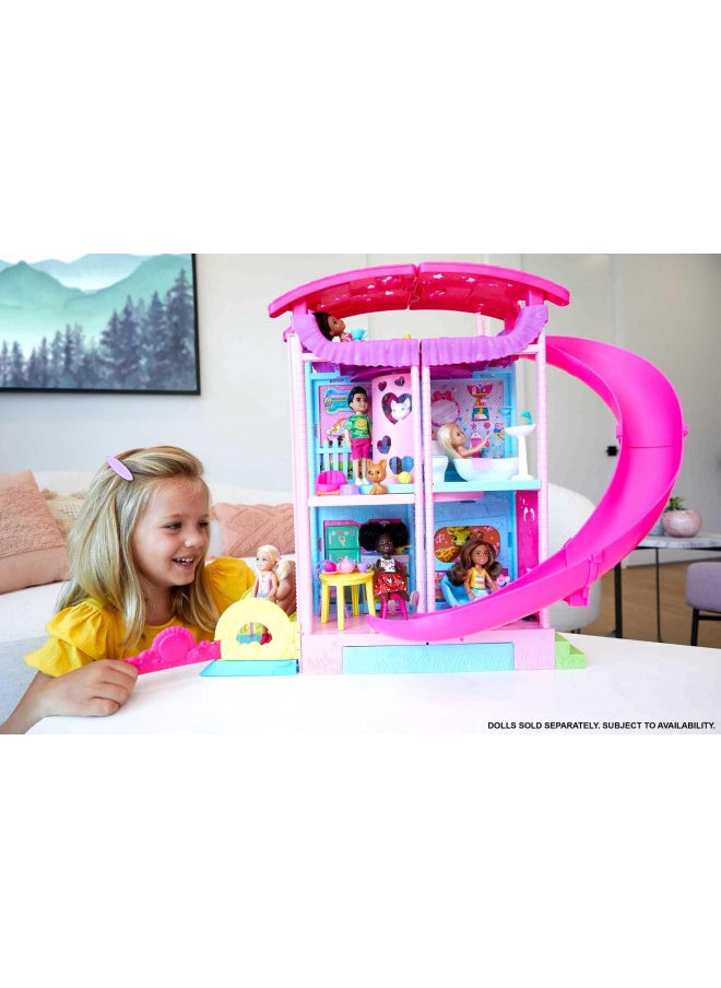 Barbie Dollhouse, Chelsea Playhouse with Transforming Areas & 20+ Pieces, Includes 2 Pets, Pool, Furniture & Accessories [Amazon Exclusive]