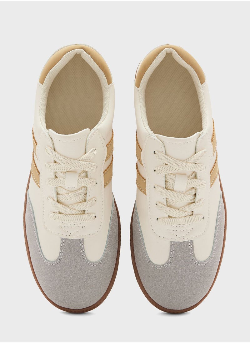 Sneaker With Stripe Detail