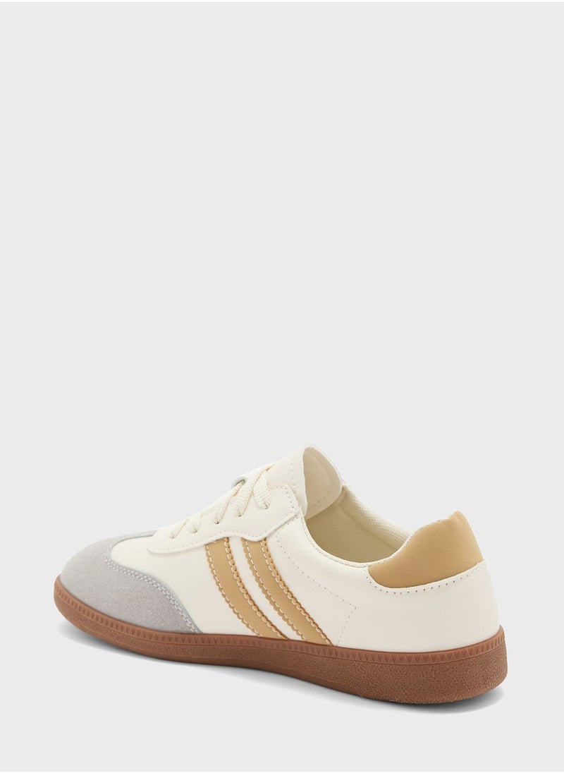 Sneaker With Stripe Detail