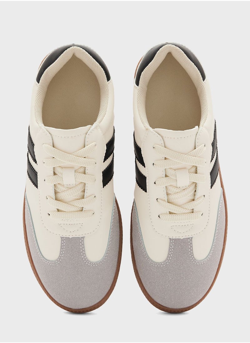 Sneaker With Stripe Detail