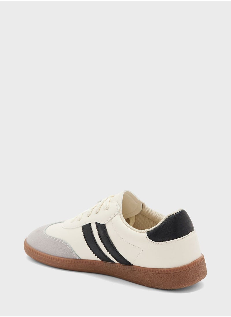 Sneaker With Stripe Detail