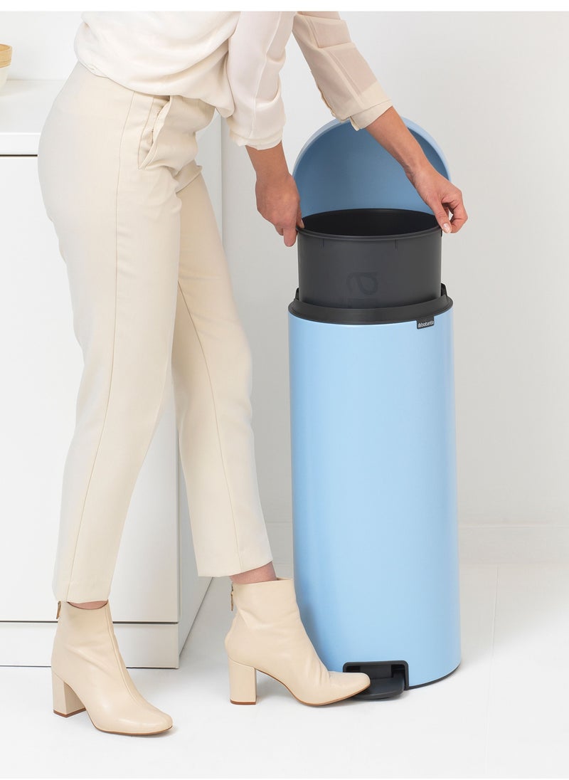 BRABANTIA Soft Closing Pedal Bin 30 litre with Plastic Inner Bucket