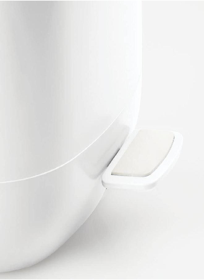 mDesign Modern 1.3 Gallon Plastic Step Trash Can Wastebasket, Small Garbage Container Bin - for Bathroom, Powder Room, Bedroom, Kitchen, Craft Room, Office - Removable Liner Bucket - White/Bamboo