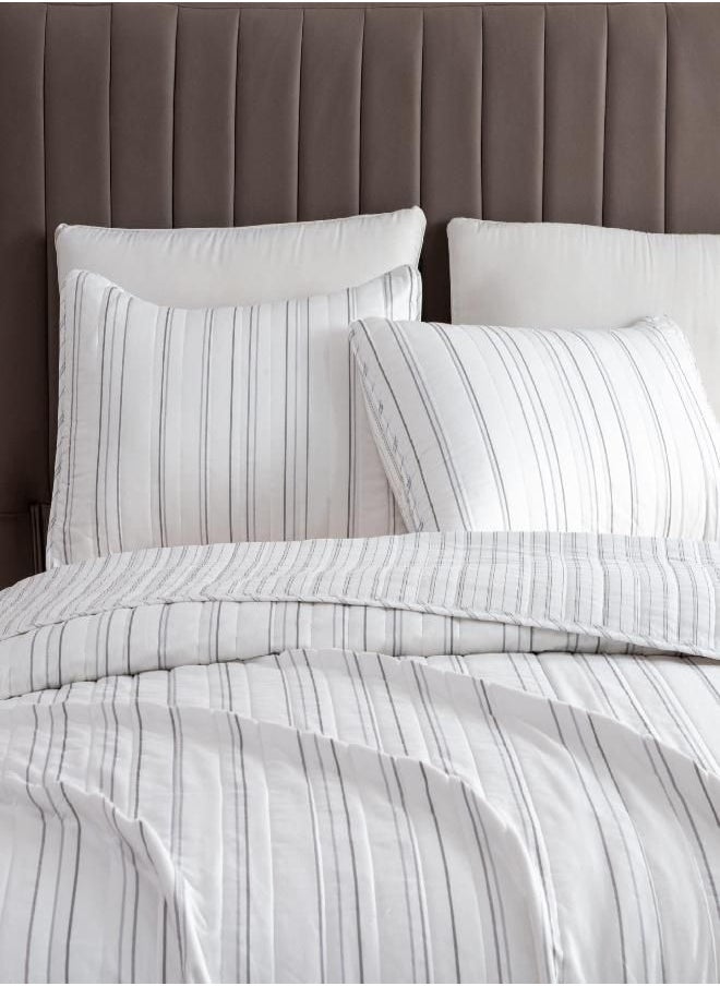 Great Bay Home 3-Piece Reversible Quilt Set with Shams. All-Season Bedspread with Striped Pattern. Katelyn Collection (King, Grey)